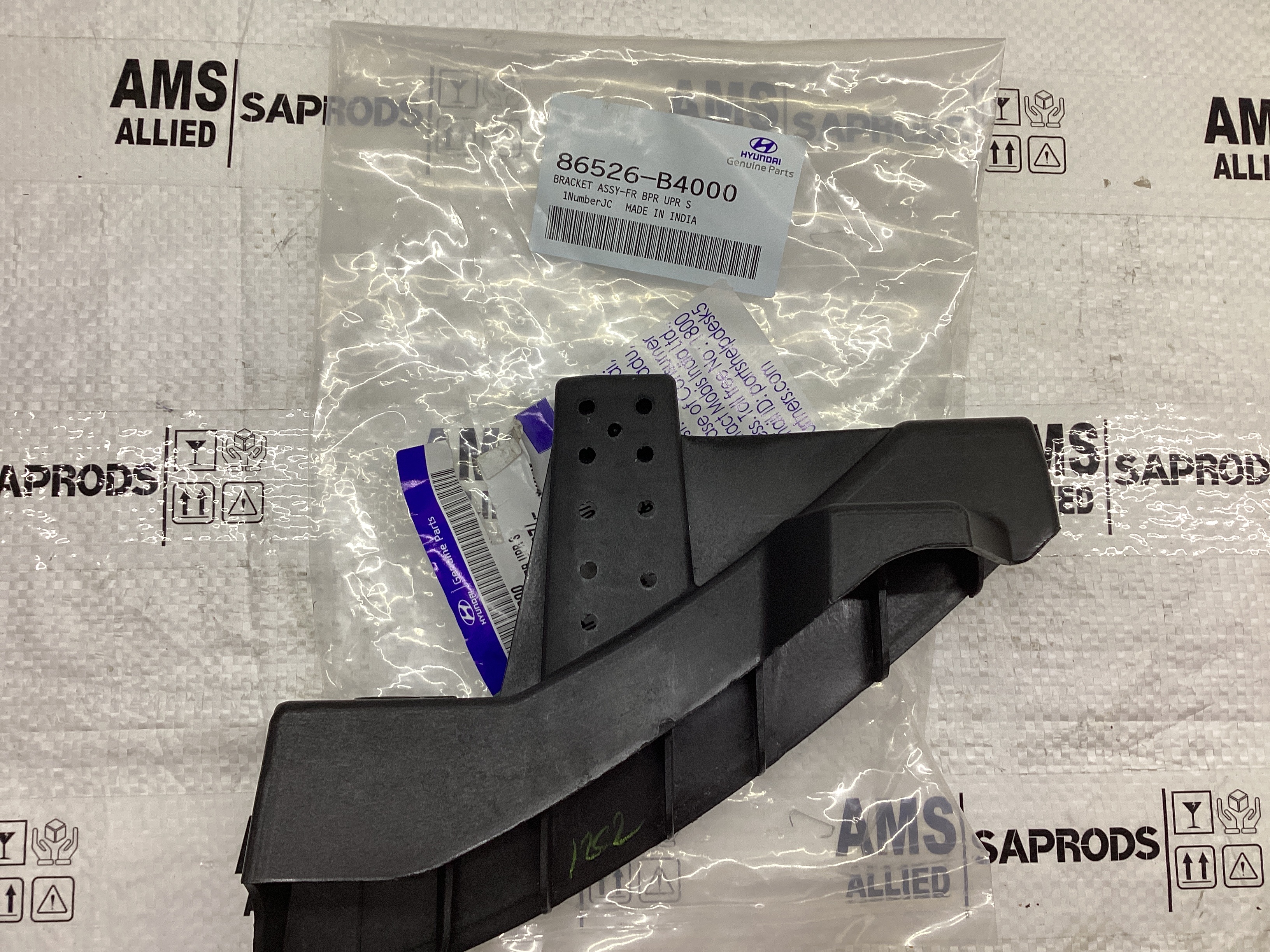 HYUNDAI I 10 BRACKET ASSY FR BPR UPR SIDE,R 86526B4000 STOCKID 2798