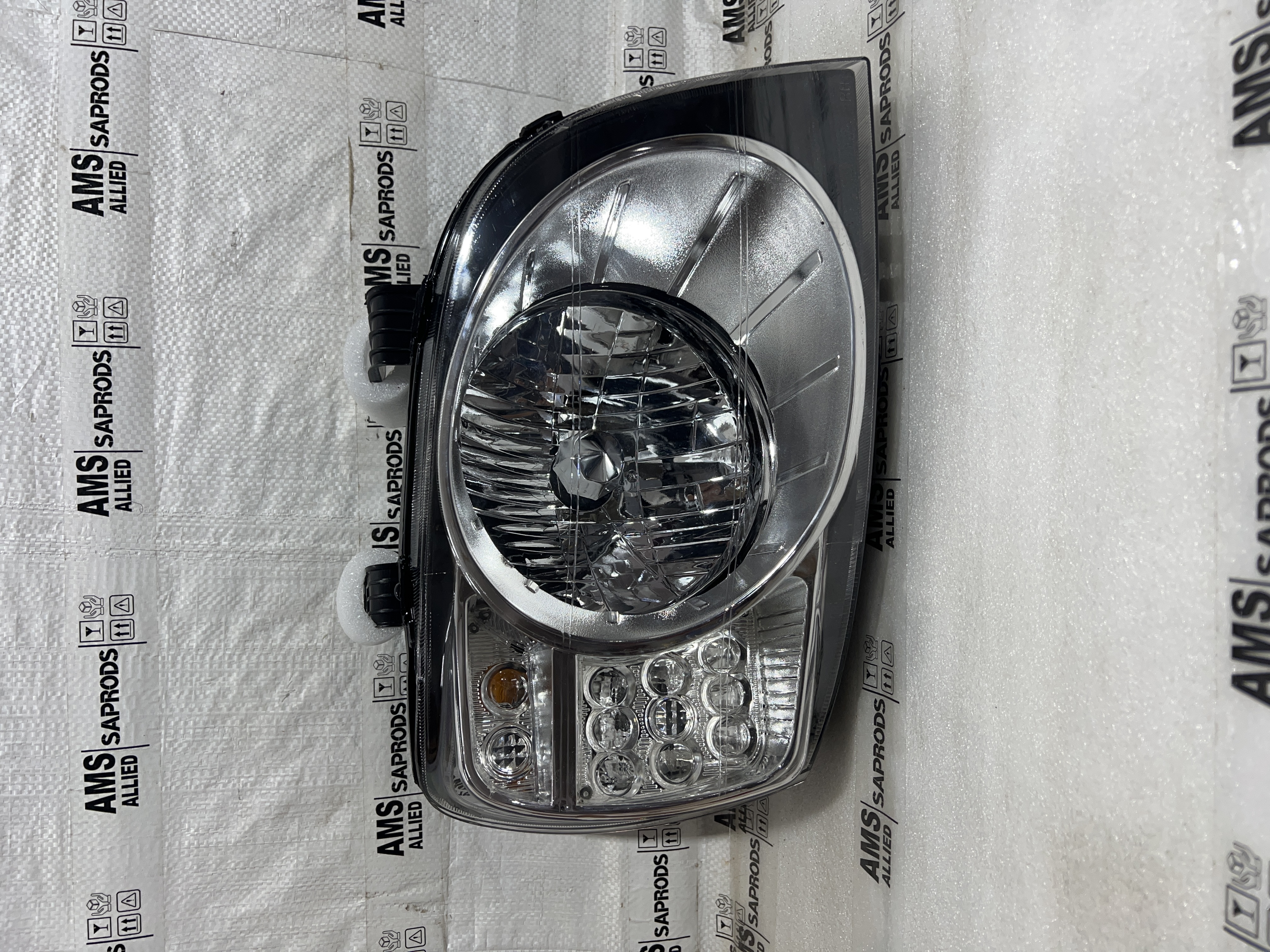 MAHINDRA SCORPIO HEAD LAMP ASSY RH (LHD) Refresh 1701AAA02661N STOCKID 2933